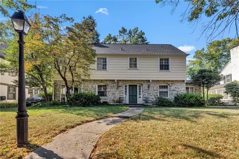 615 W 67th Ter, Kansas City, MO 64113