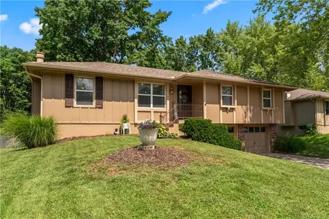 1400 SE 16th St, Oak Grove, MO 64075