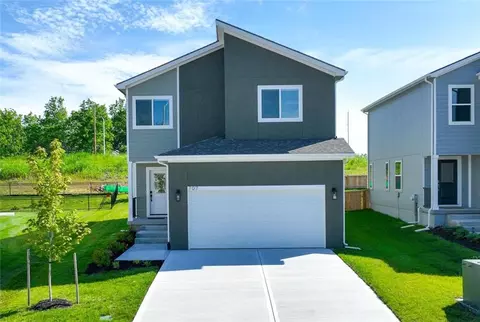 707 Glenn Cir, Raymore, MO 64083