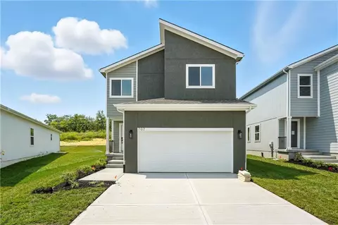 707 Glenn Cir, Raymore, MO 64083