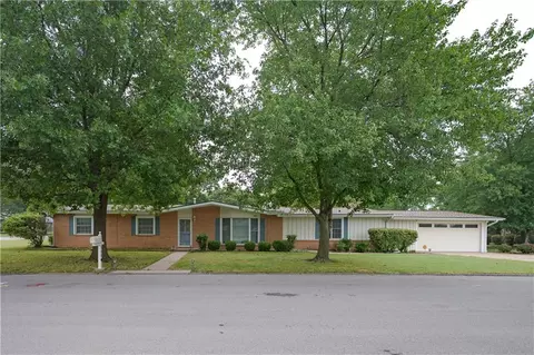 111 N Edgewood Dr, Coffeyville, KS 67337