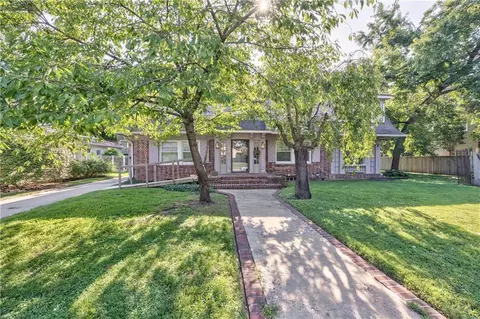 6117 Morningside Dr, Kansas City, MO 64113