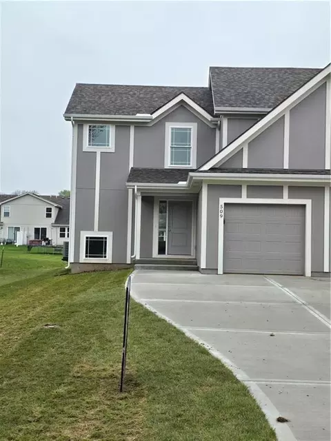 509 W Smith St, Spring Hill, KS 66083