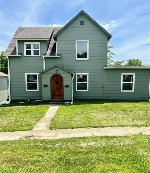 512 E 4th St, Maryville, MO 64468
