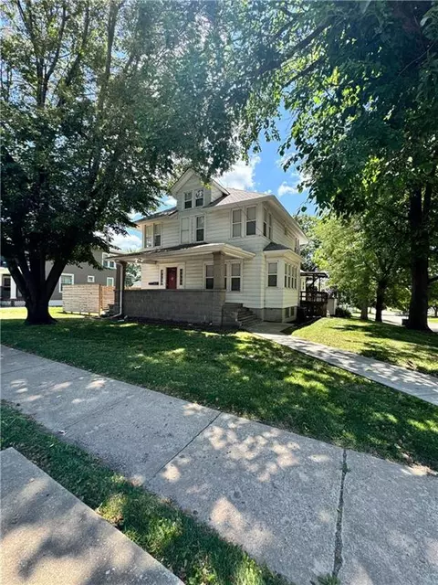 322 W 7th St, Maryville, MO 64468