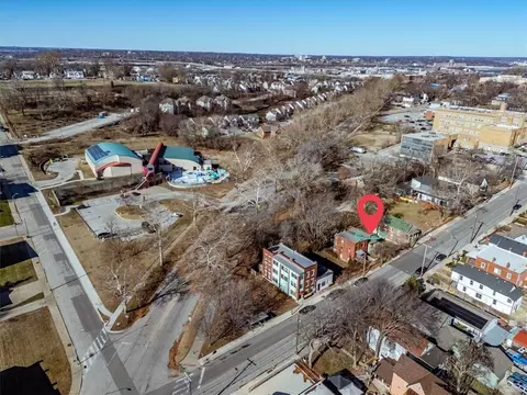 2020 Summit St, Kansas City, MO 64108