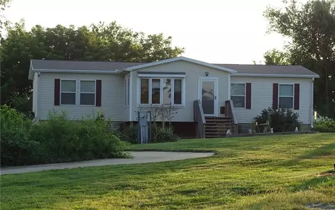 15915 Eisenhower Rd, Leavenworth, KS 66048
