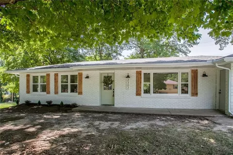 2302 Girard St, Leavenworth, KS 66048