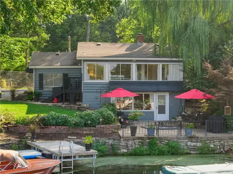 11 Emerald Shore Dr, Lake Tapawingo, MO 64015