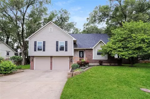 208 Carol Ave, Belton, MO 64012