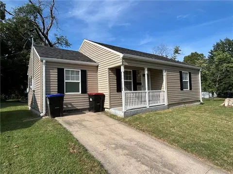 323 Hamilton Dr, Warrensburg, MO 64093