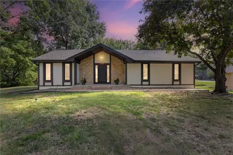 3917 SW Hidden Cove Cir, Lees Summit, MO 64082