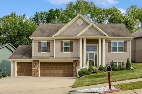 5725 N Wyoming Ave, Kansas City, MO 64118