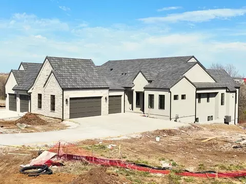 13751 Pembroke Ln, Leawood, KS 66224