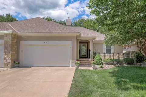 4128 SW Minnesota Dr, Lees Summit, MO 64082