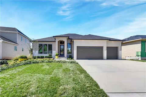 9962 Brockway St, Lenexa, KS 66220