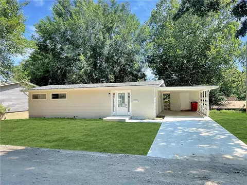 902 S 23rd St, Lexington, MO 64067