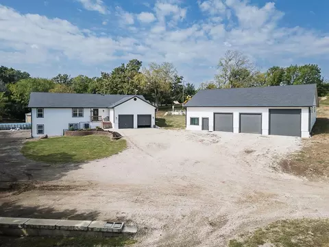 25493 Kansas Ave, Tonganoxie, KS 66086