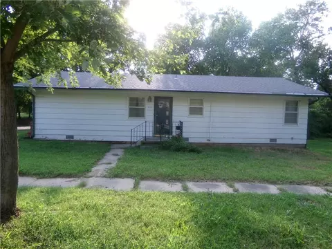 401 N Prairie St, Yates Center, KS 66783