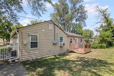 500-502 E Johnston St, Olathe, KS 66061
