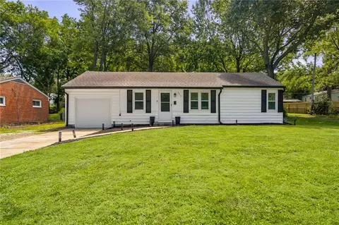 5919 W 74th St, Overland Park, KS 66204