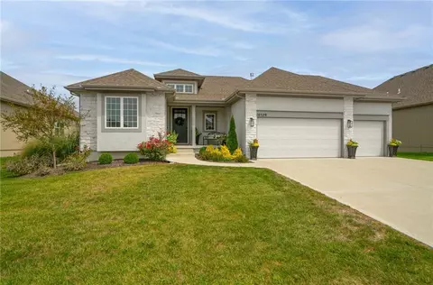 16529 S Stagecoach St, Olathe, KS 66062