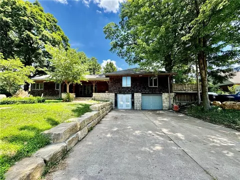 717 S 53rd St, Kansas City, KS 66106