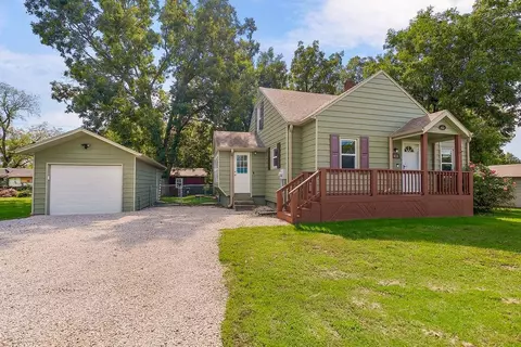 613 E Market St, Lacygne, KS 66040