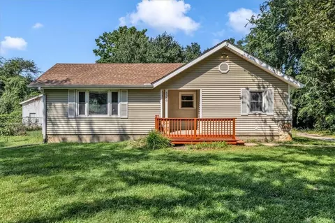 5330 NW Waukomis Dr, Kansas City, MO 64151