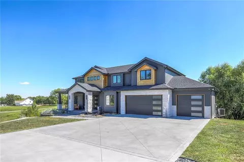 719 S Minter Rd, Grain Valley, MO 64029