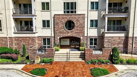 4949 Wornall Apt 205 Rd, Kansas City, MO 64112