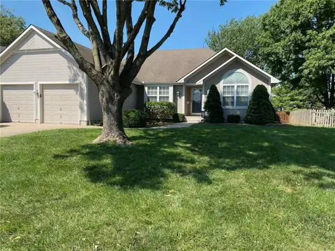 2515 NE Springbrook St, Blue Springs, MO 64014
