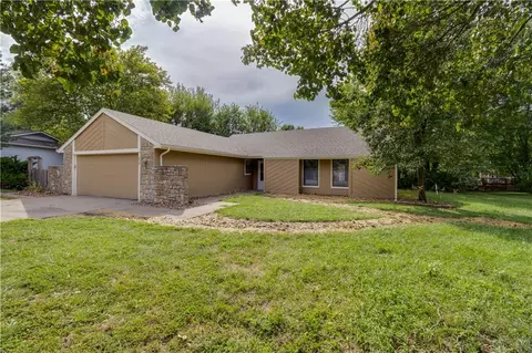 409 Tallgrass Dr, Lawrence, KS 66049