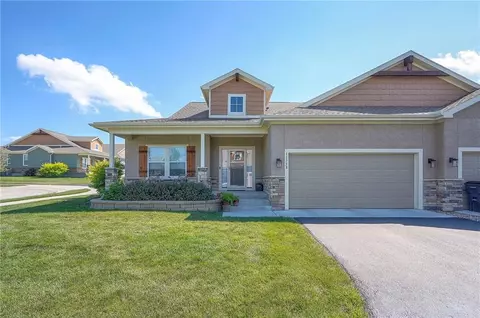11758 S Deer Run St, Olathe, KS 66061