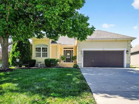 1800 Meadowlark Ct, Raymore, MO 64083
