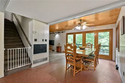 153 SE 125 Rd, Warrensburg, MO 64093