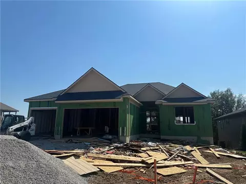911 Savannah Ln, Greenwood, MO 64034