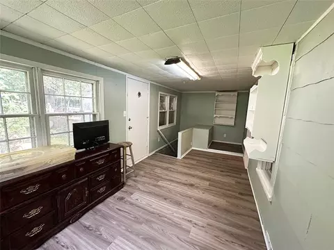 549 S Cedar Ave, Independence, MO 64053 photo 9