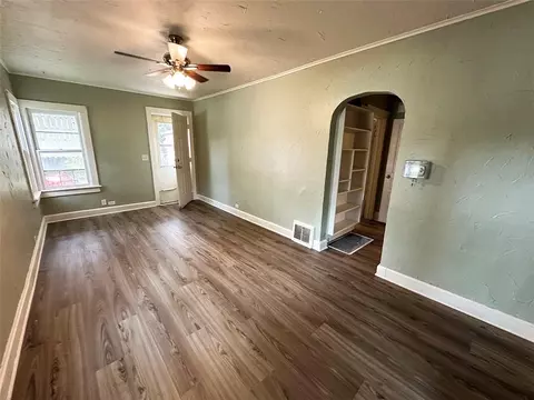 549 S Cedar Ave, Independence, MO 64053 photo 2
