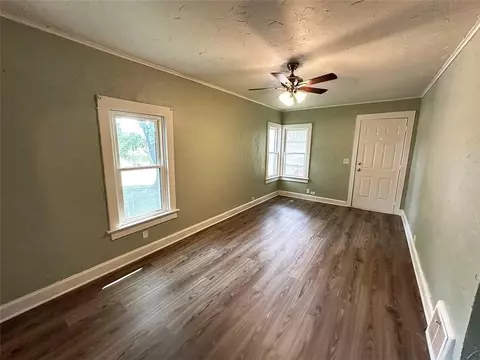 549 S Cedar Ave, Independence, MO 64053 photo 4