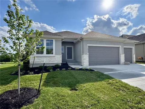 17053 W 168th Pl, Olathe, KS 66062