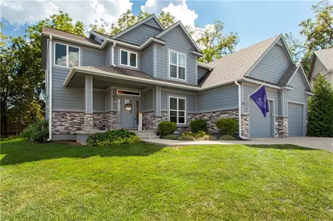 1400 Burr Oak Ct, Grain Valley, MO 64029