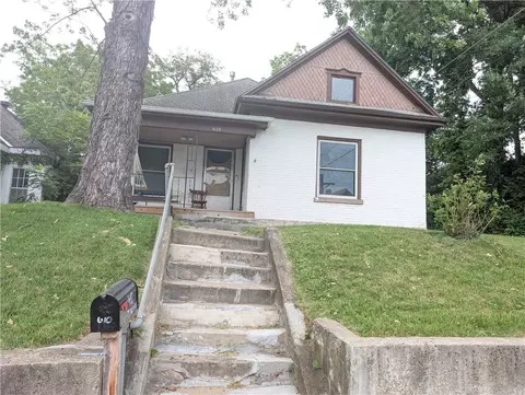 610 S 4th St, Atchison, KS 66002
