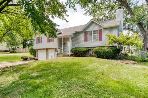 8326 Central St, Kansas City, MO 64114