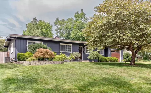 7740 Chadwick St, Prairie Village, KS 66208