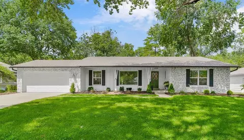 7216 W 100th Pl, Overland Park, KS 66212