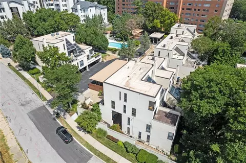 4559 Walnut St, Kansas City, MO 64111
