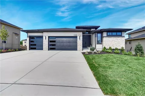 15388 W 161st Ter, Olathe, KS 66062