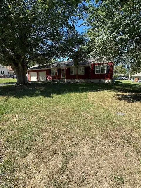 623 W Mason St, Odessa, MO 64076