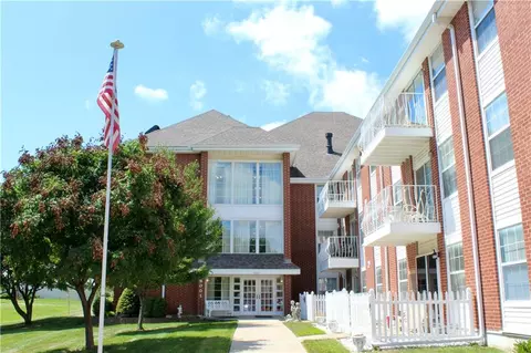 8001 Westridge Rd #203, Raytown, MO 64138